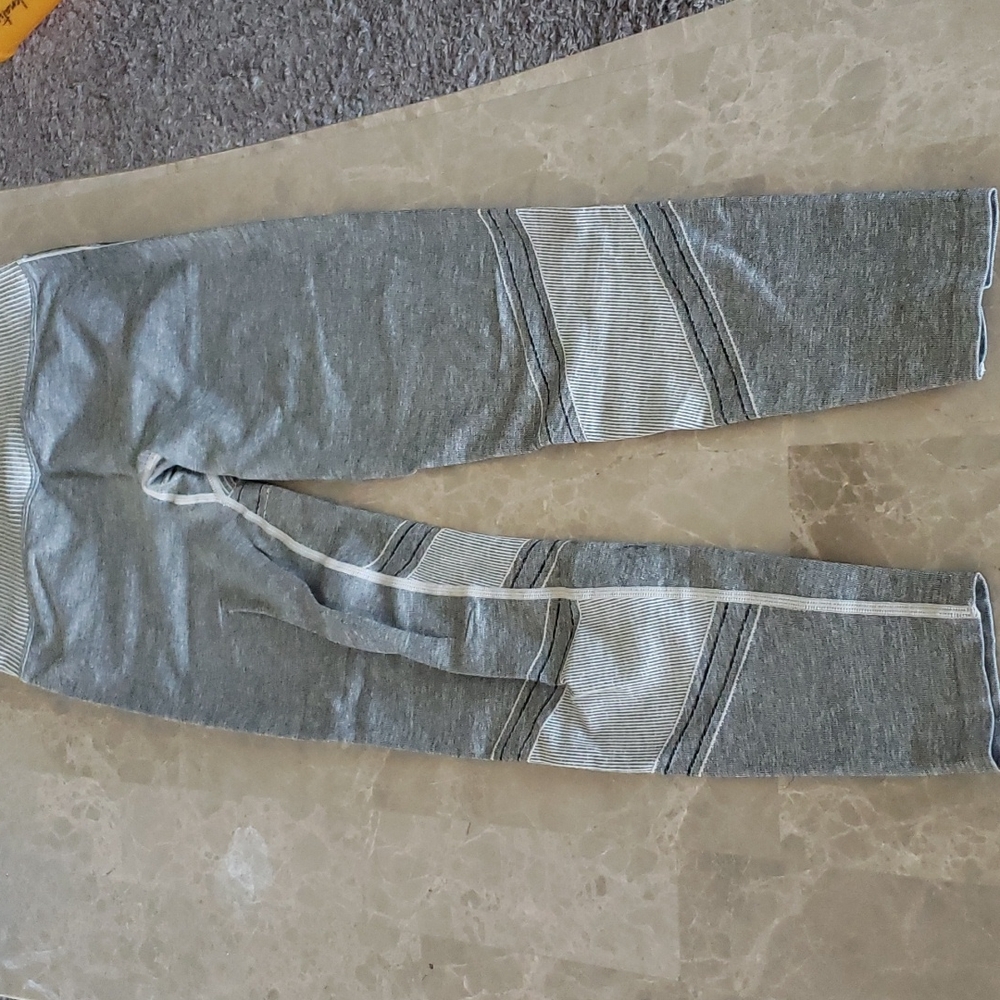 Womens  grey Victoria secret pink leggings size meduim